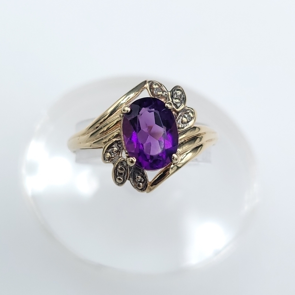 10k yellow gold Amethyst ring size 7.0